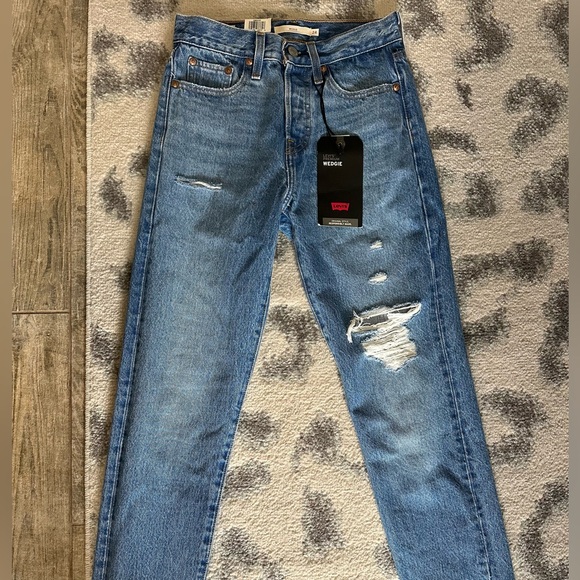 Levi’s - Picture 2 of 4